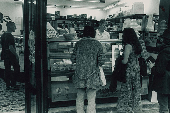 2000.  Venice bakery.