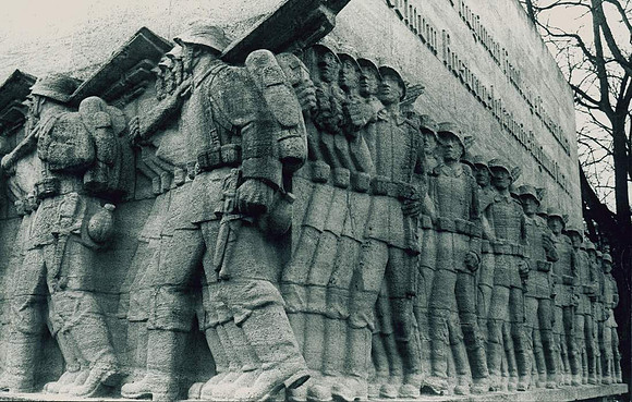 2000.  Hamburg. War Memorial.